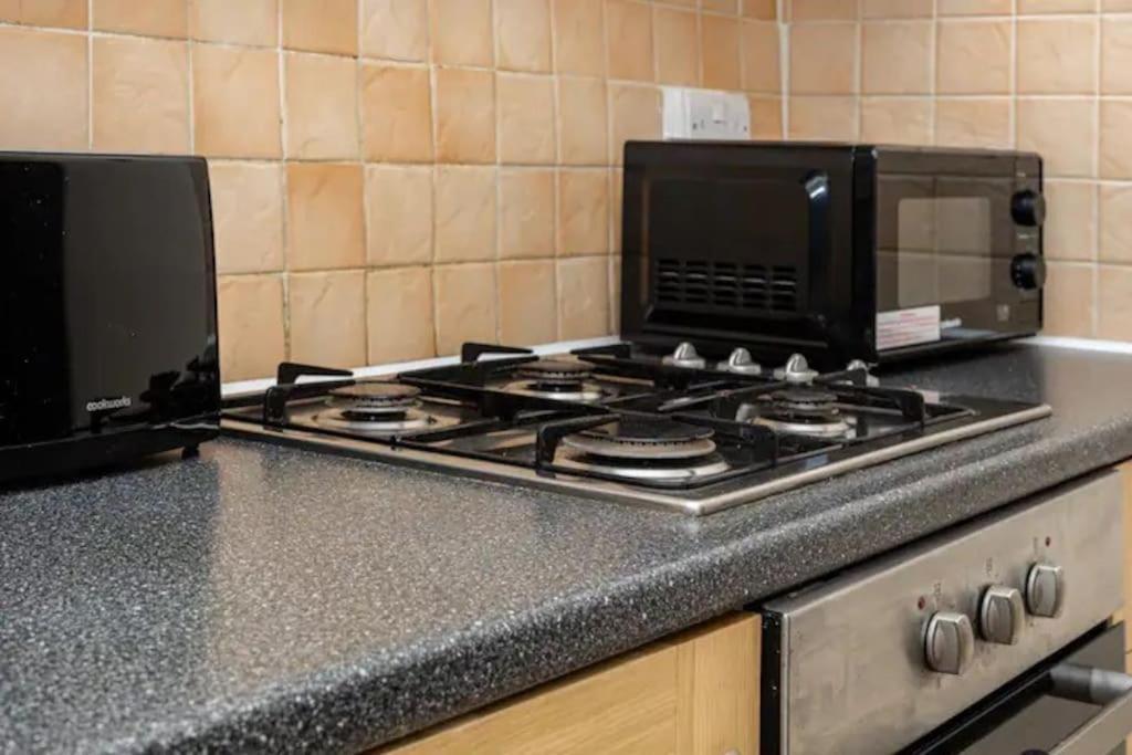Appartamento Tranquil 1Br In South Bank With Onsite Parking Londra Esterno foto