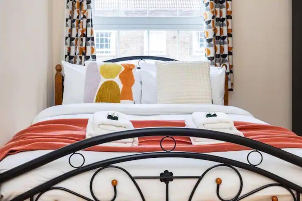 Appartamento Tranquil 1Br In South Bank With Onsite Parking Londra Esterno foto