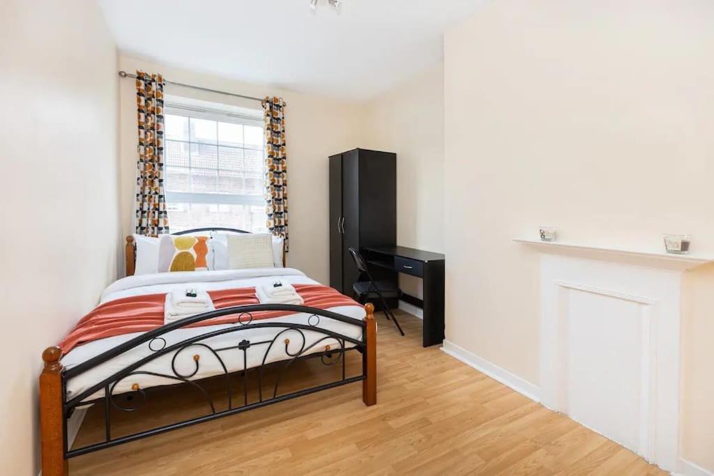 Appartamento Tranquil 1Br In South Bank With Onsite Parking Londra Esterno foto